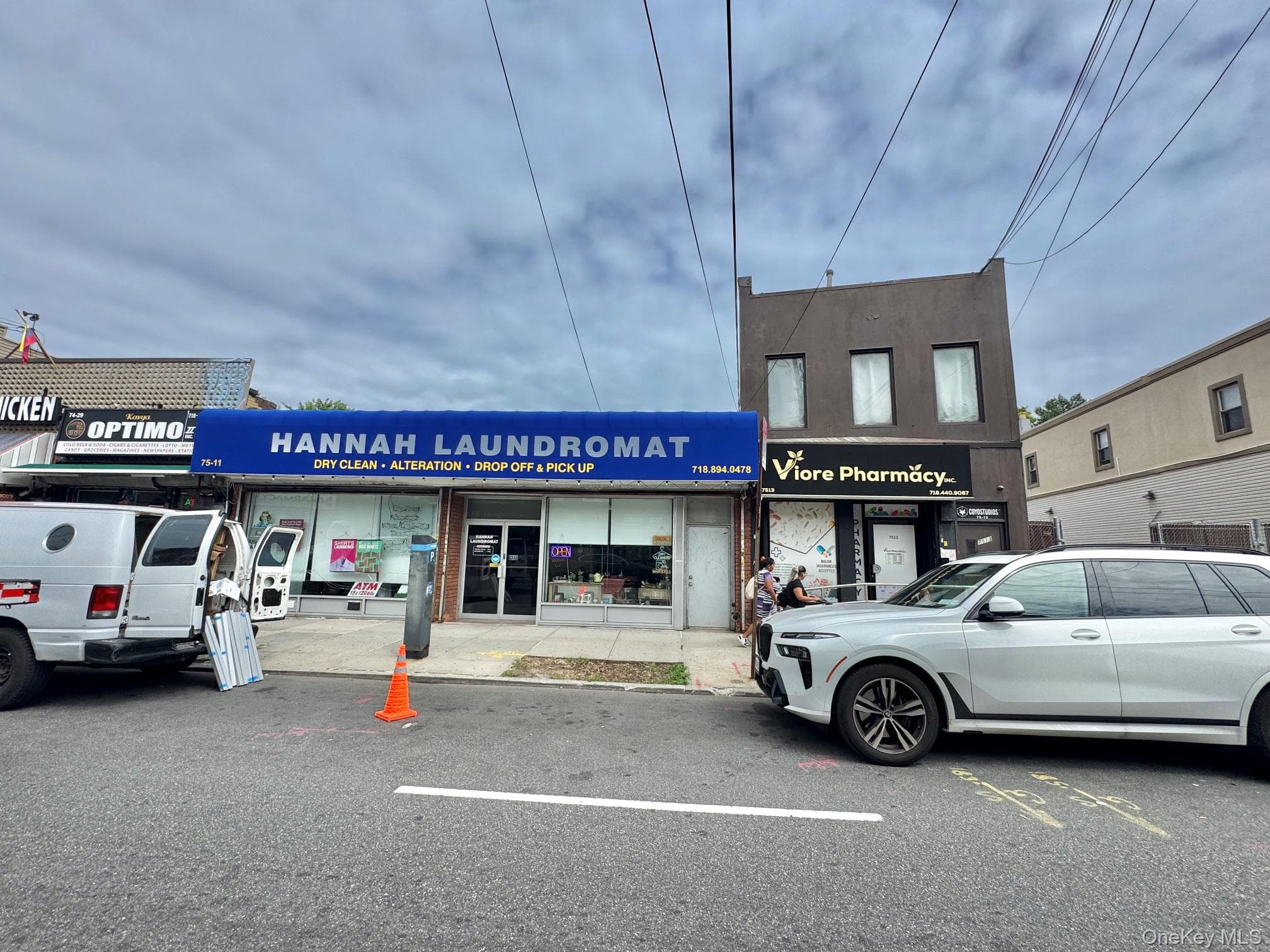 75-11 75-13 Metropolitan Avenue, Middle Village