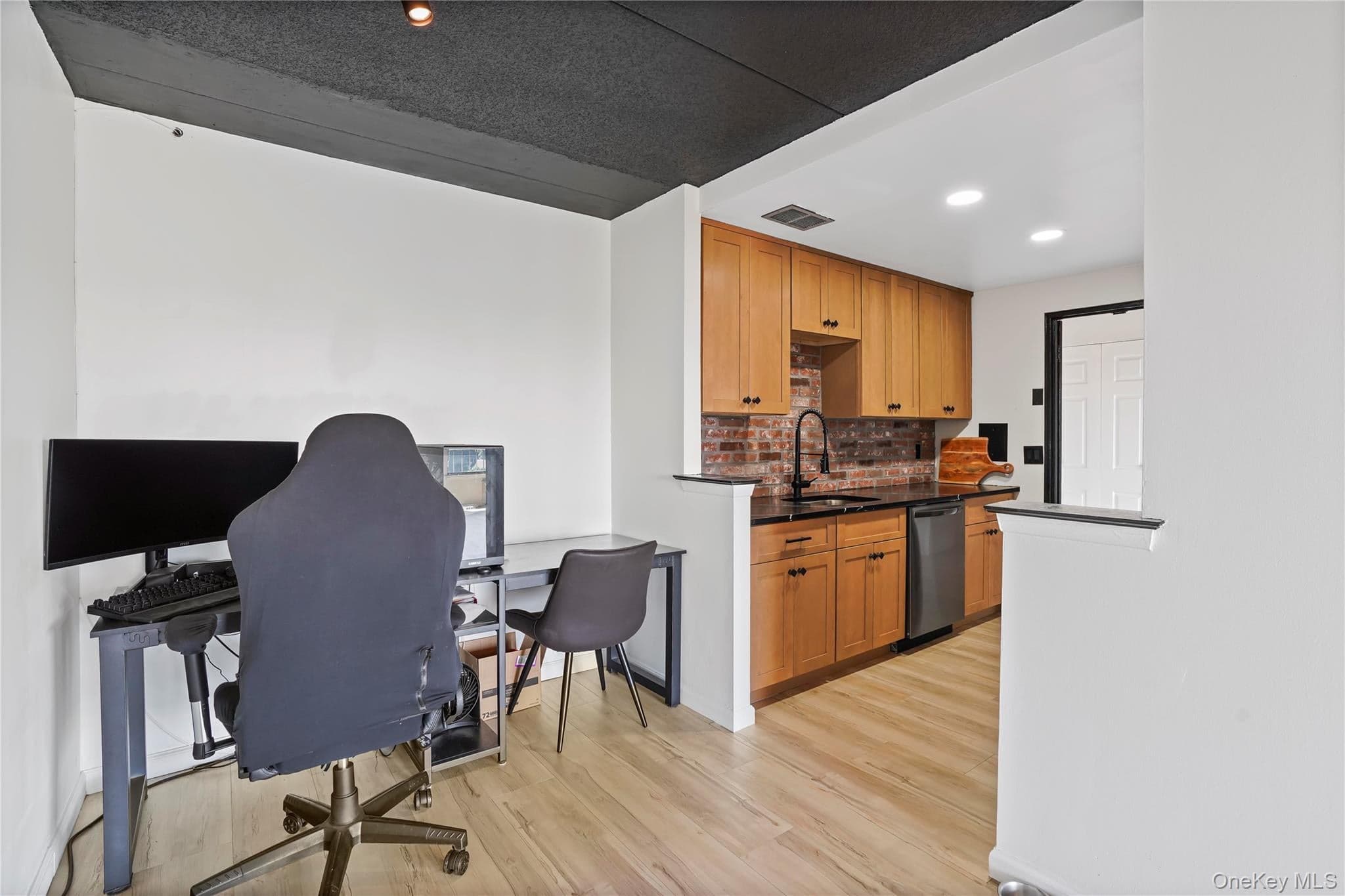 500 High Point Drive Unit: 709 thumbnail 19