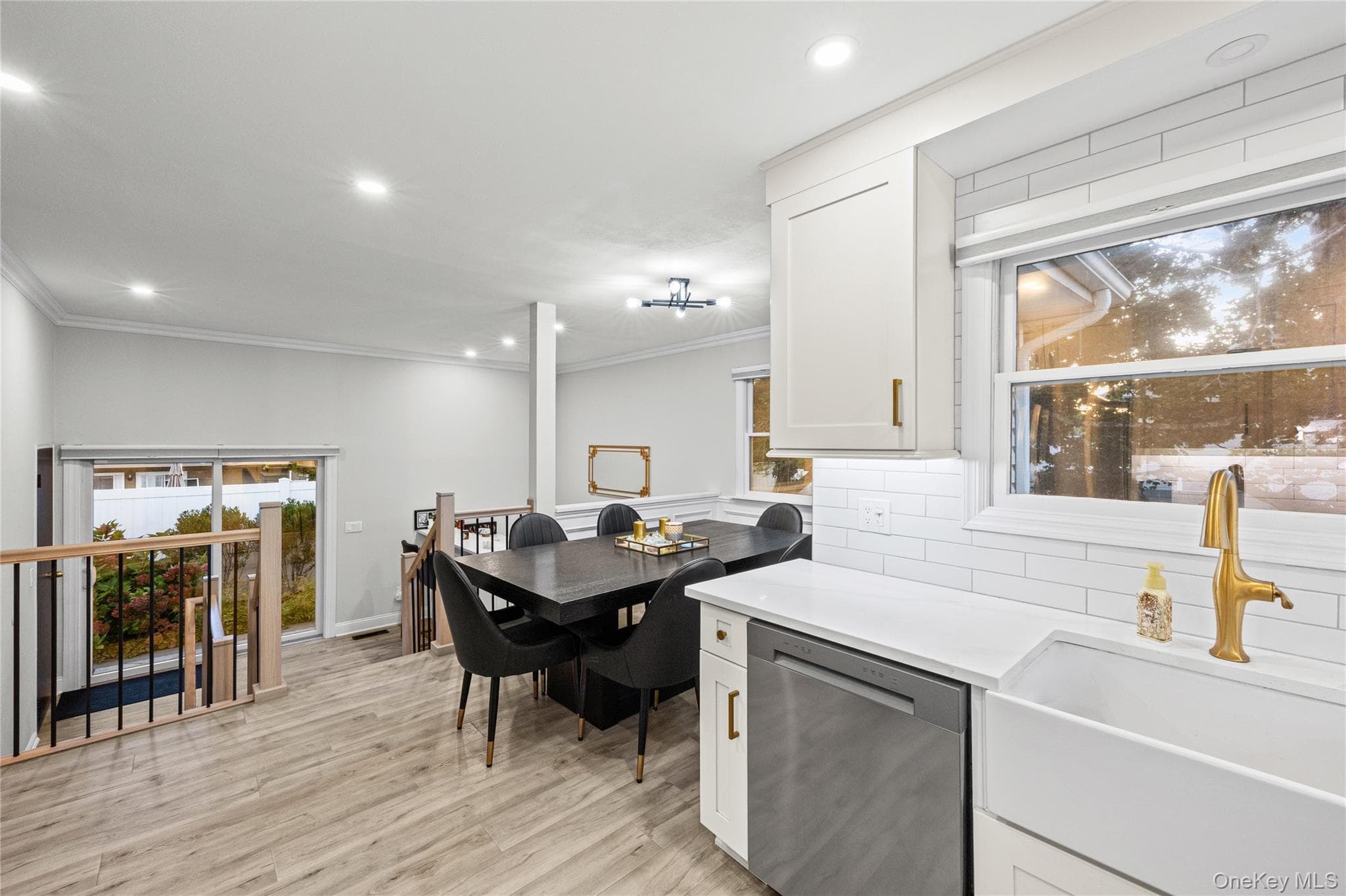 492 Connetquot Avenue thumbnail 5