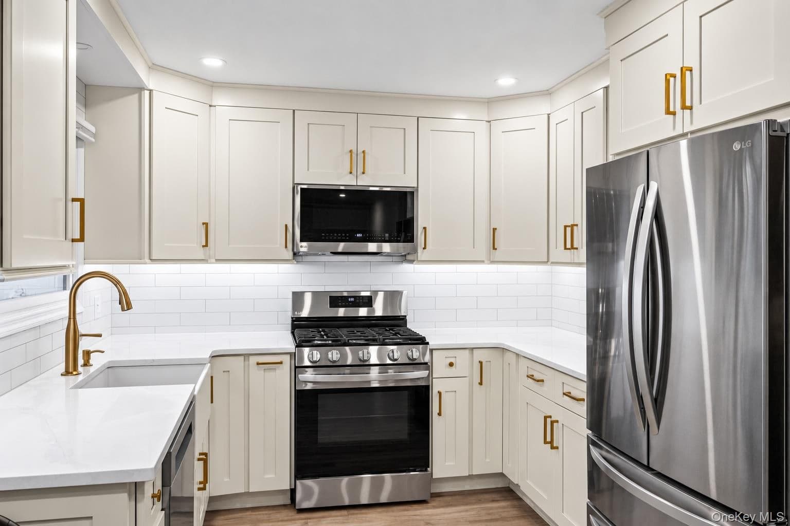 492 Connetquot Avenue thumbnail 4