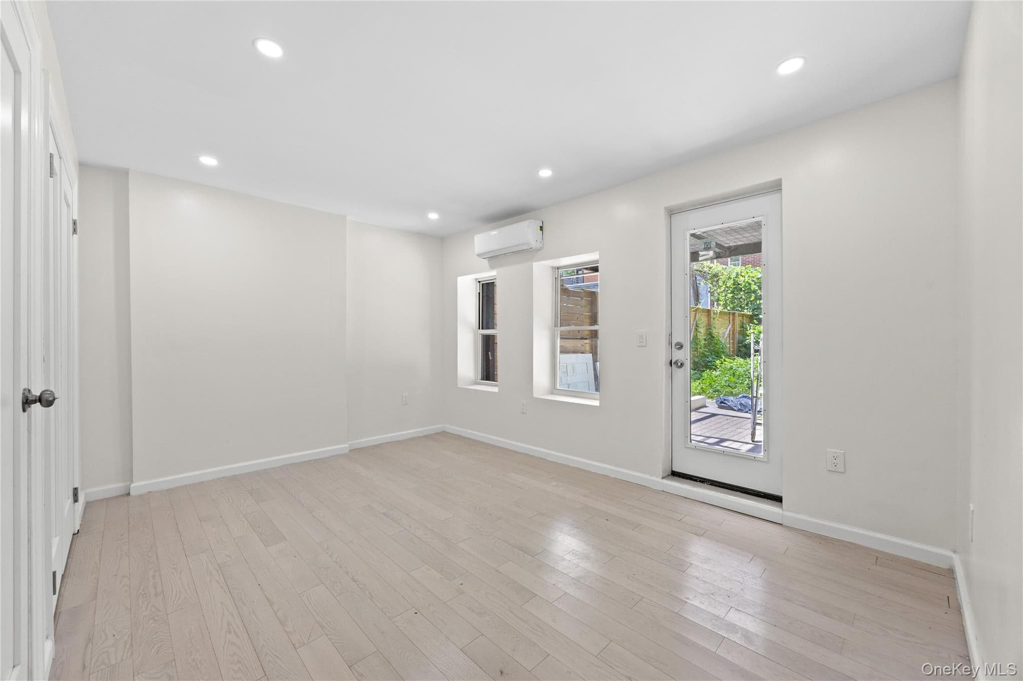 83A Cooper Street thumbnail 3