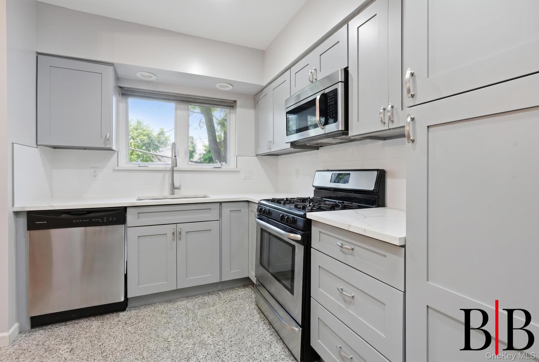 2612 E 28th Street thumbnail 10