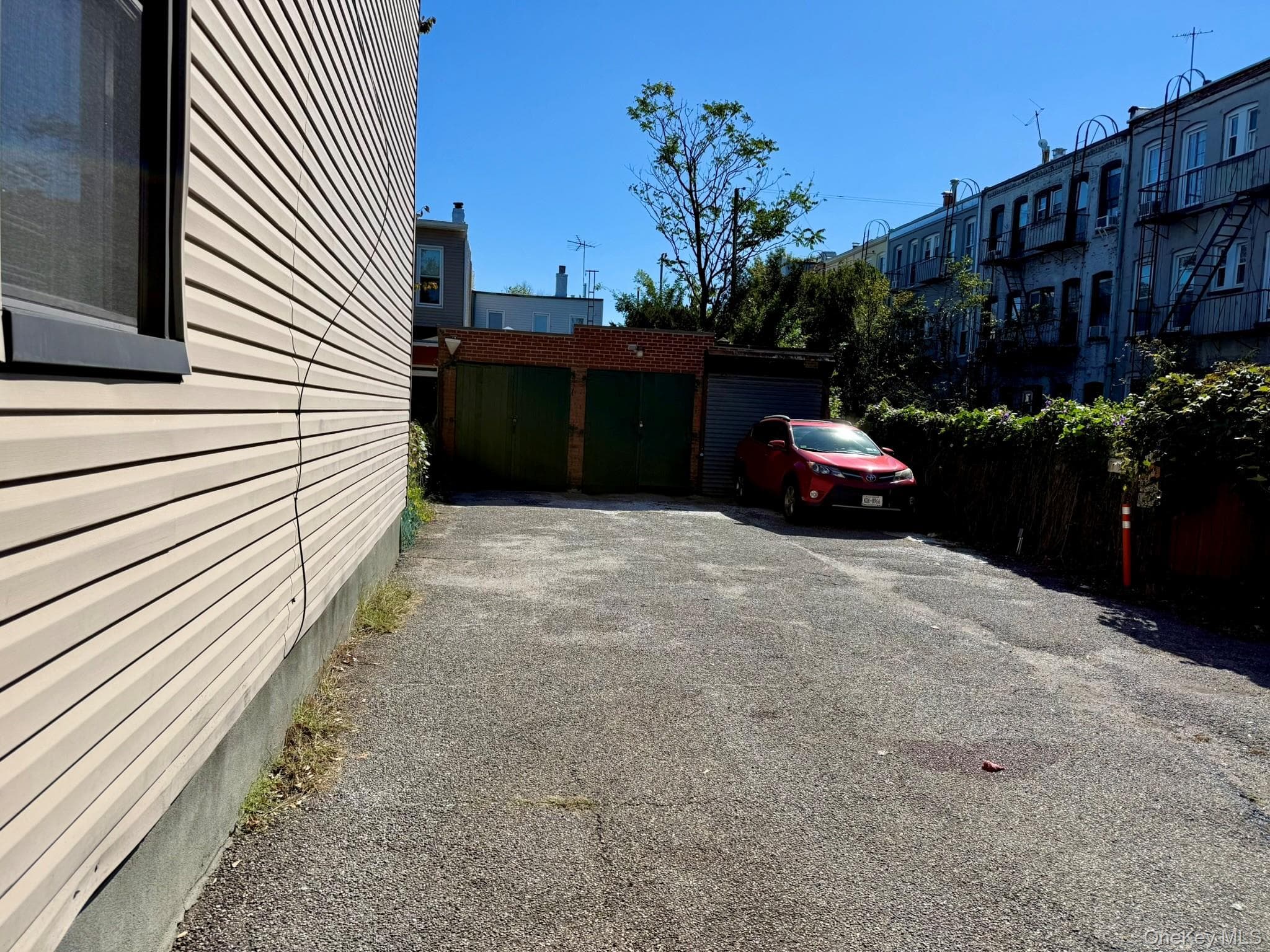 1864 Gates Avenue thumbnail 2