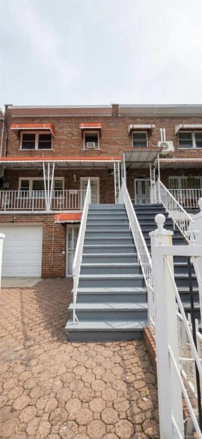 873 E 216th Street thumbnail 2