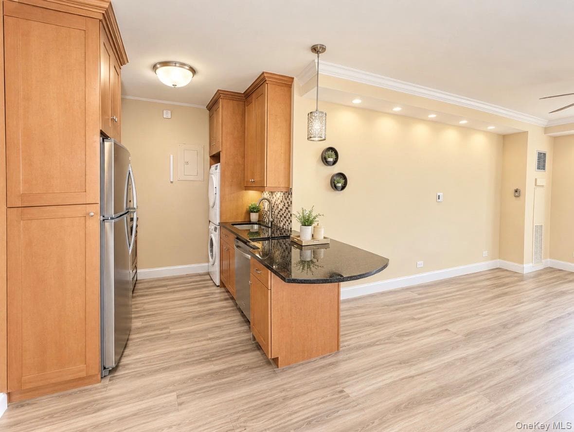 27110 Grand Central Parkway Unit: 30C thumbnail 6