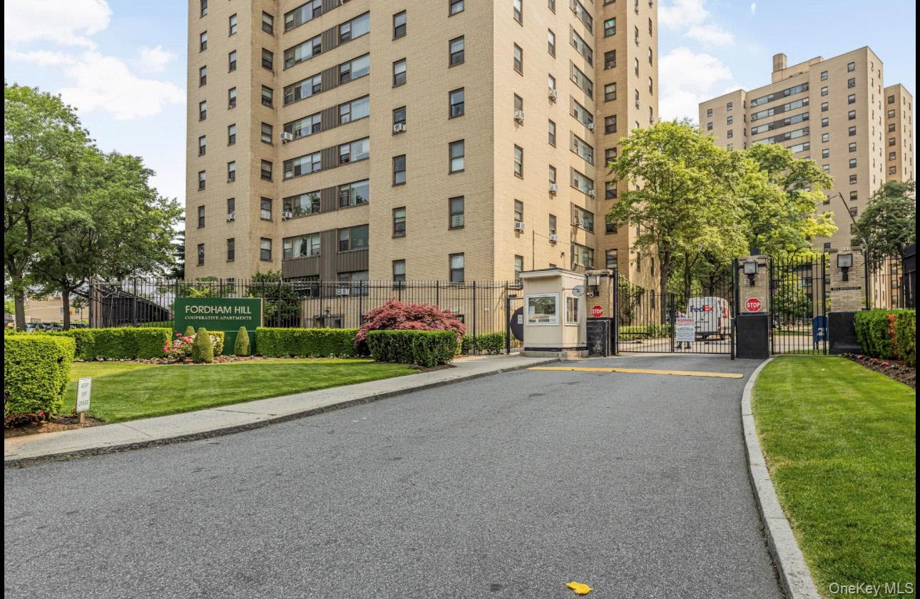8 Fordham Oval Unit: 16B thumbnail 28