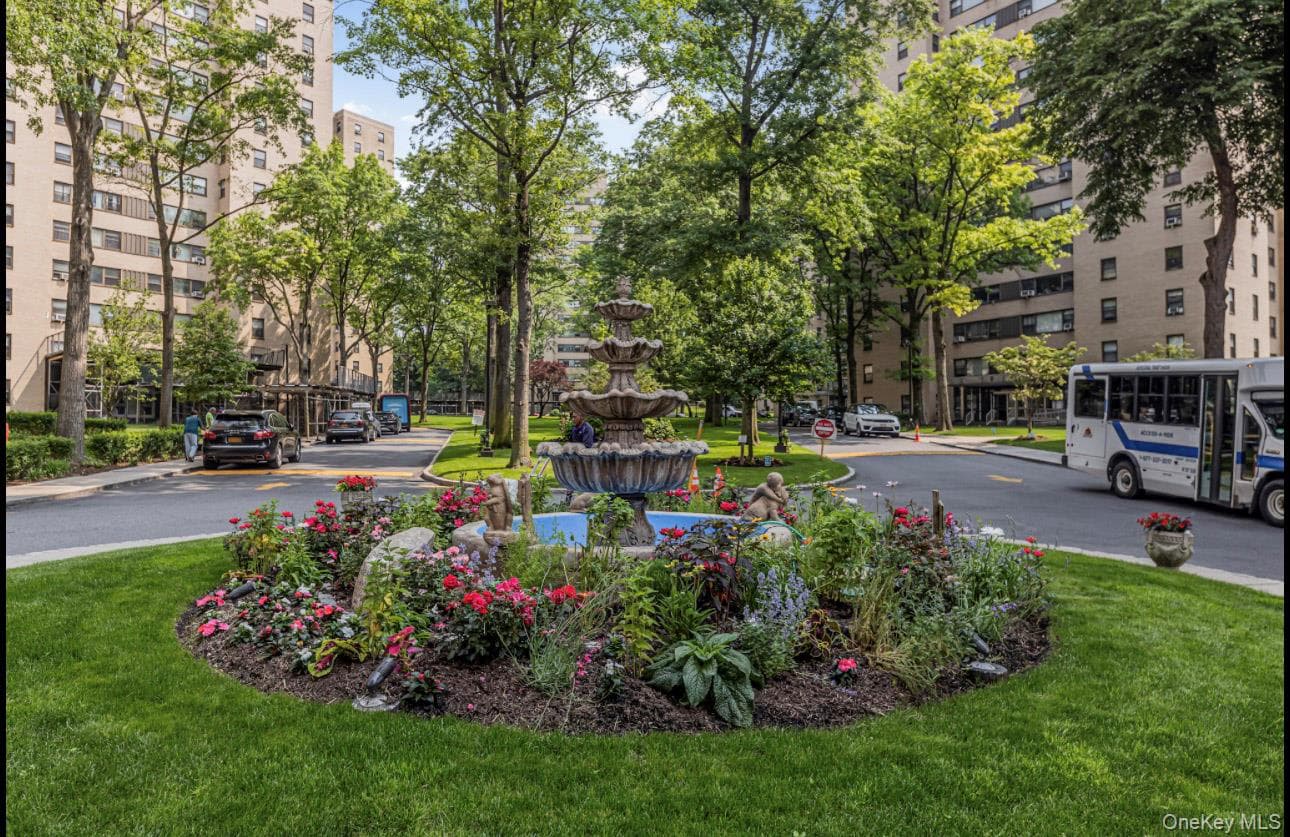 8 Fordham Oval Unit: 16B thumbnail 25