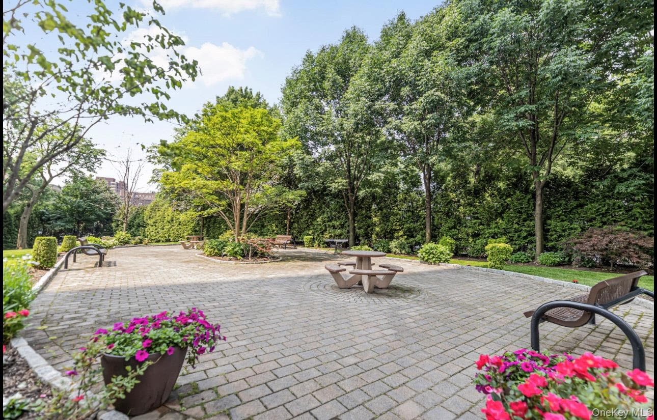 8 Fordham Oval Unit: 16B thumbnail 23