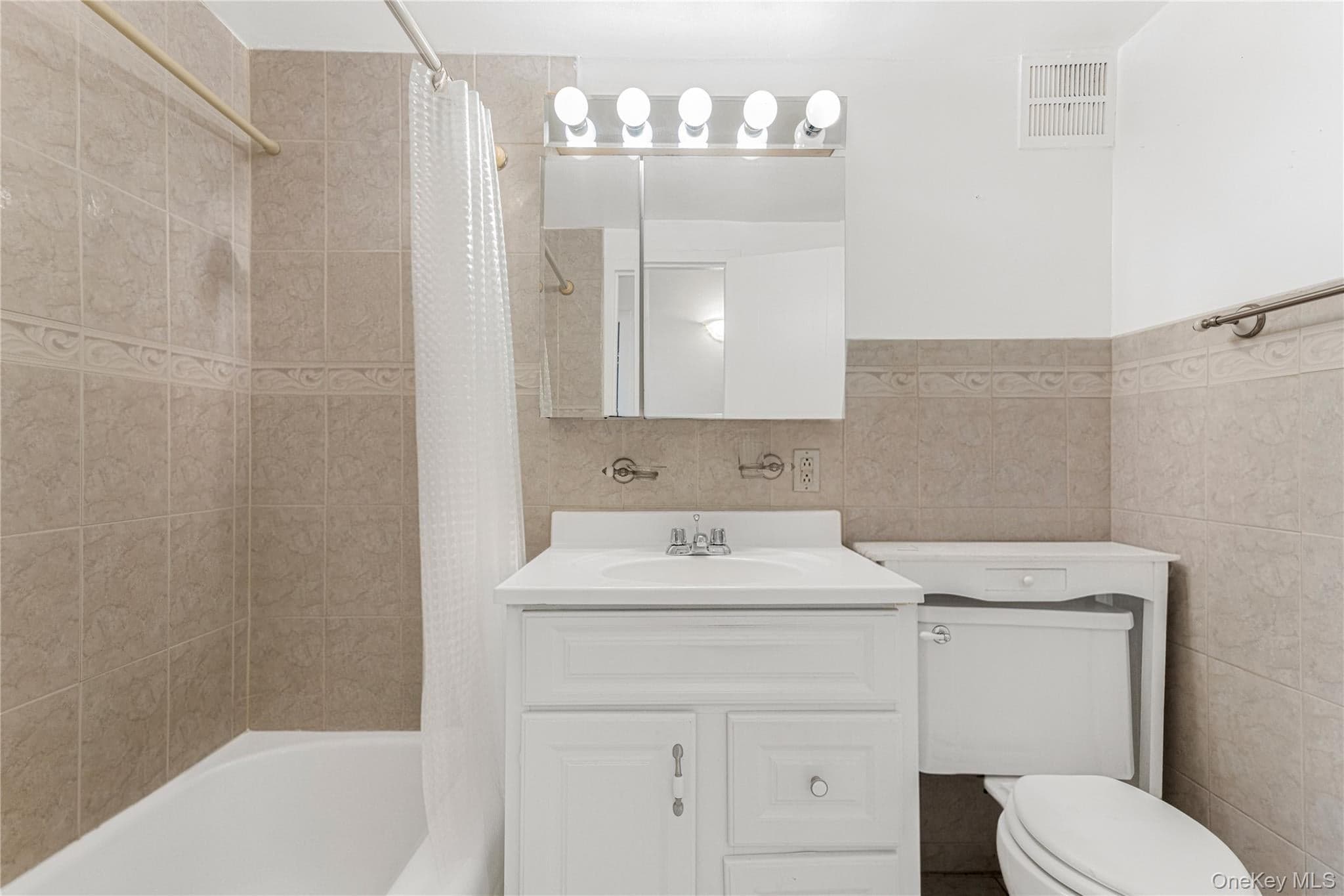 8 Fordham Oval Unit: 16B thumbnail 15