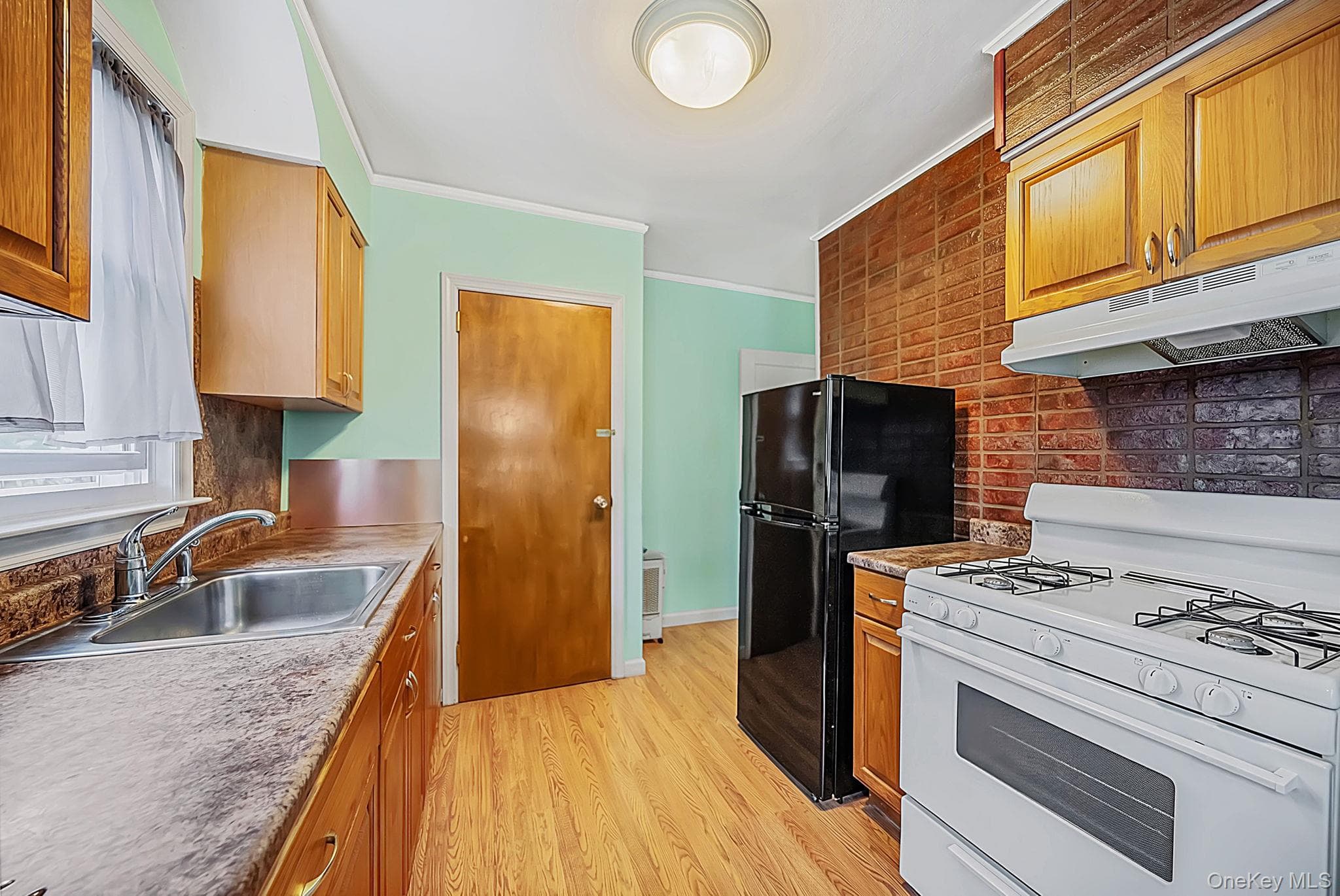 1111 Esther Street thumbnail 7