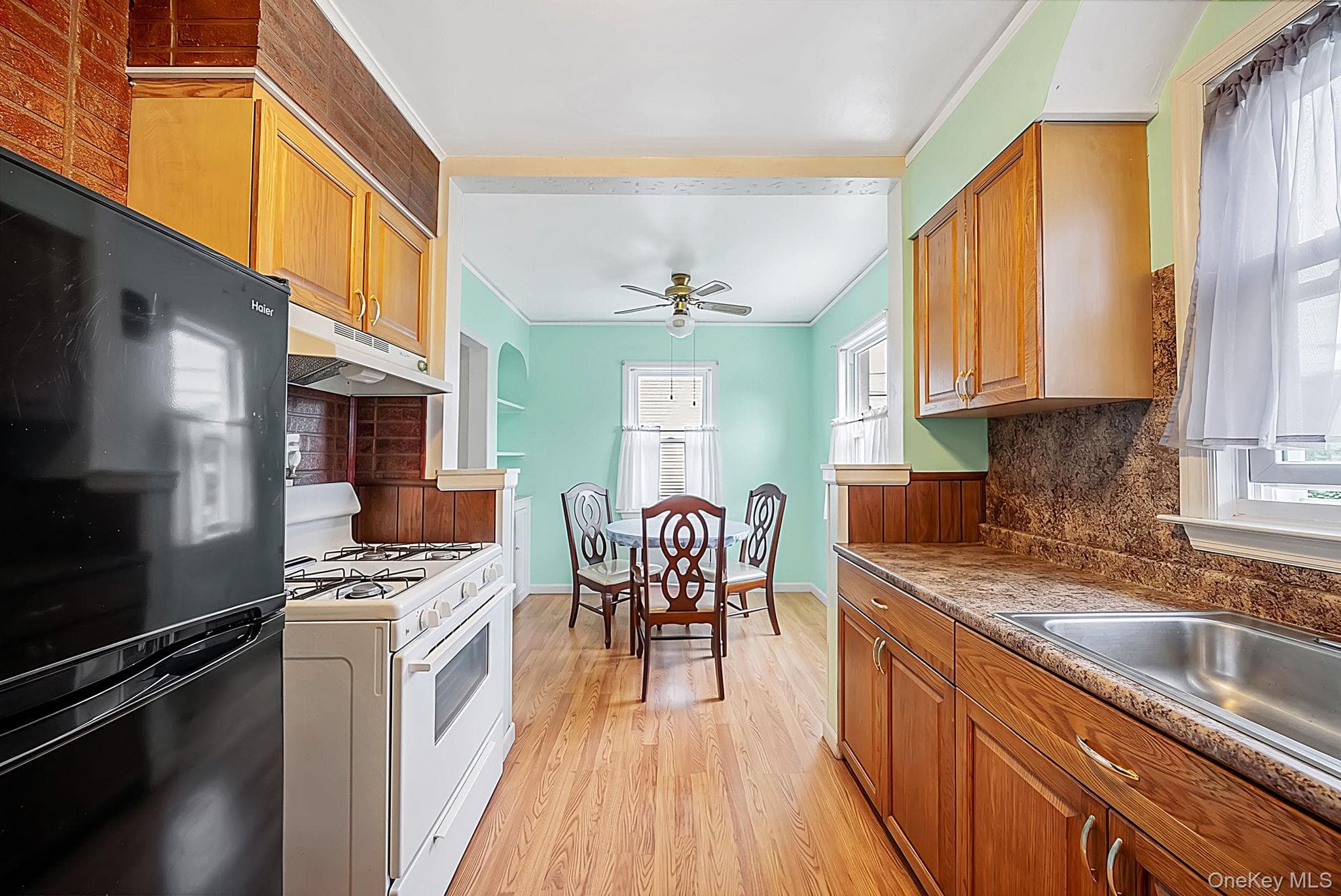 1111 Esther Street thumbnail 9