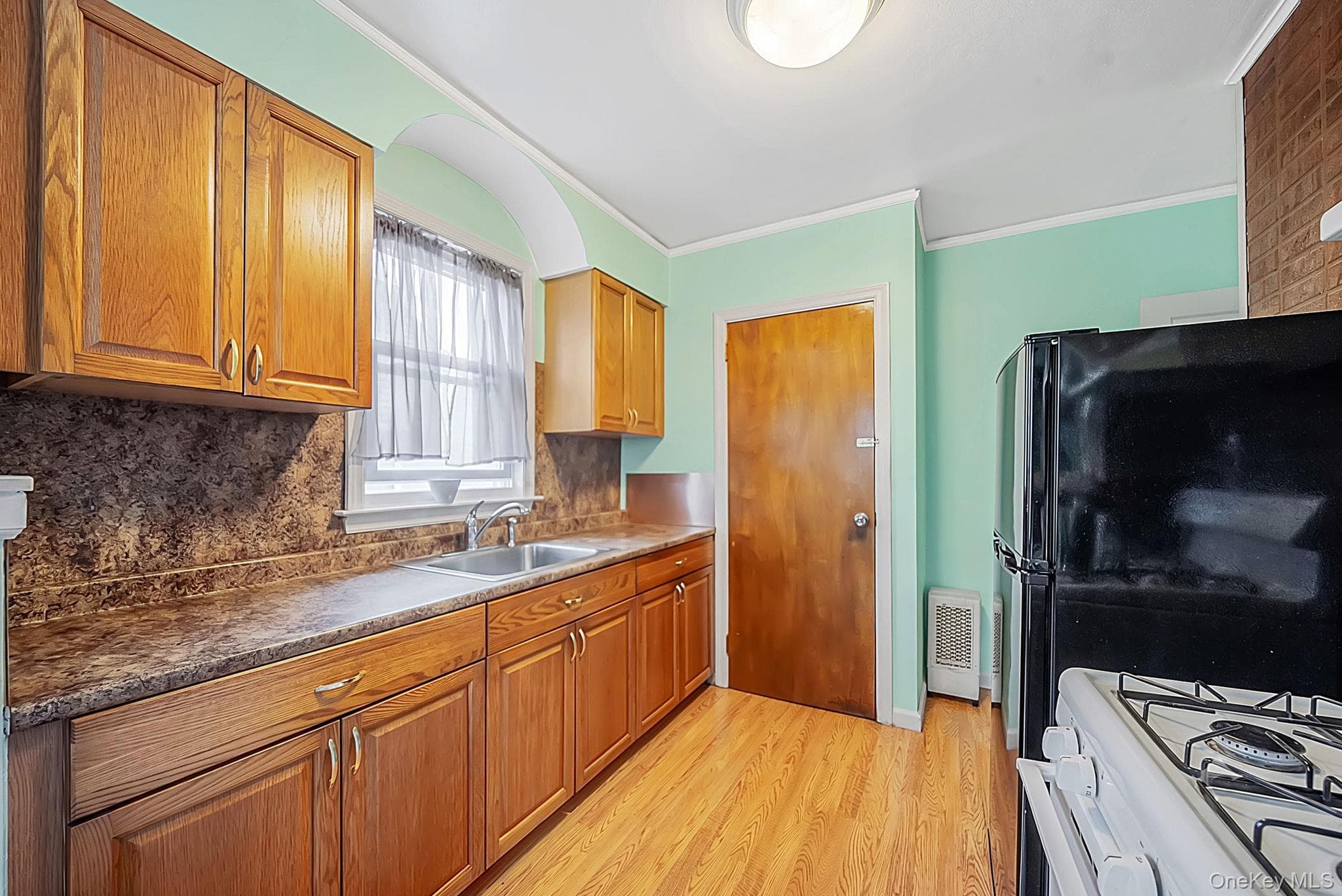 1111 Esther Street thumbnail 8