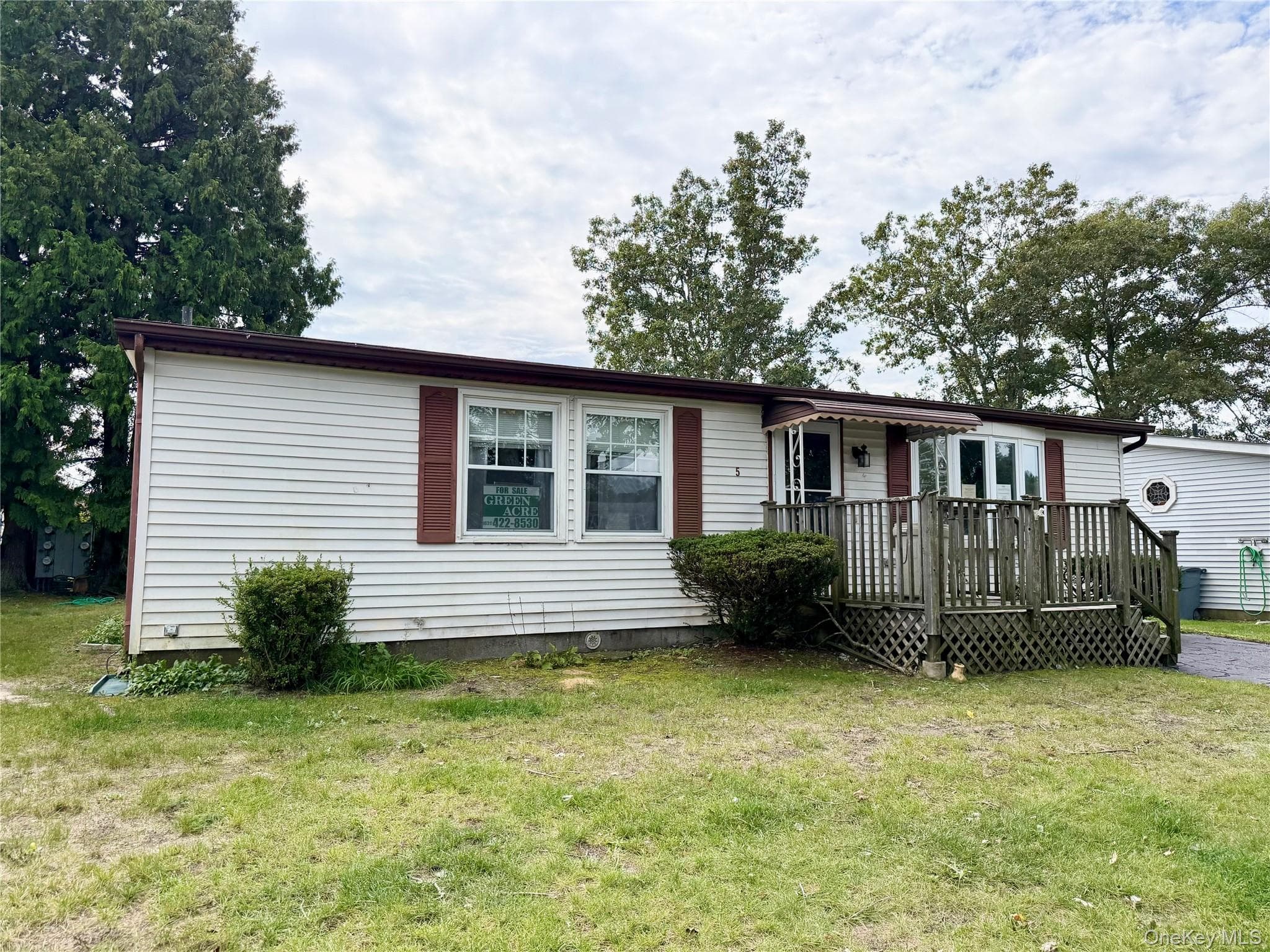 5 Holly Drive, Manorville