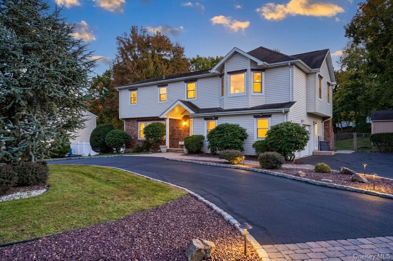 7 Edgebrook Court, New City