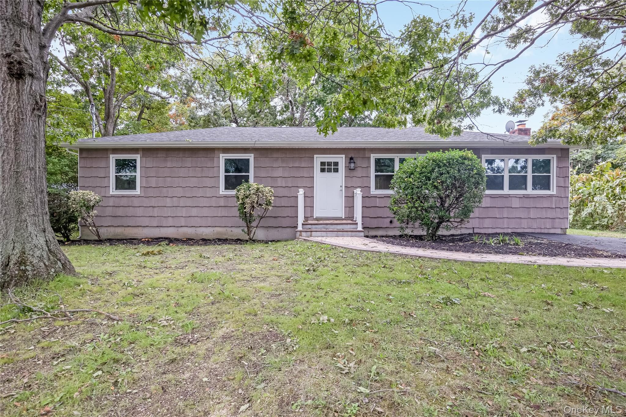 1182 E 3rd Avenue, Bay Shore