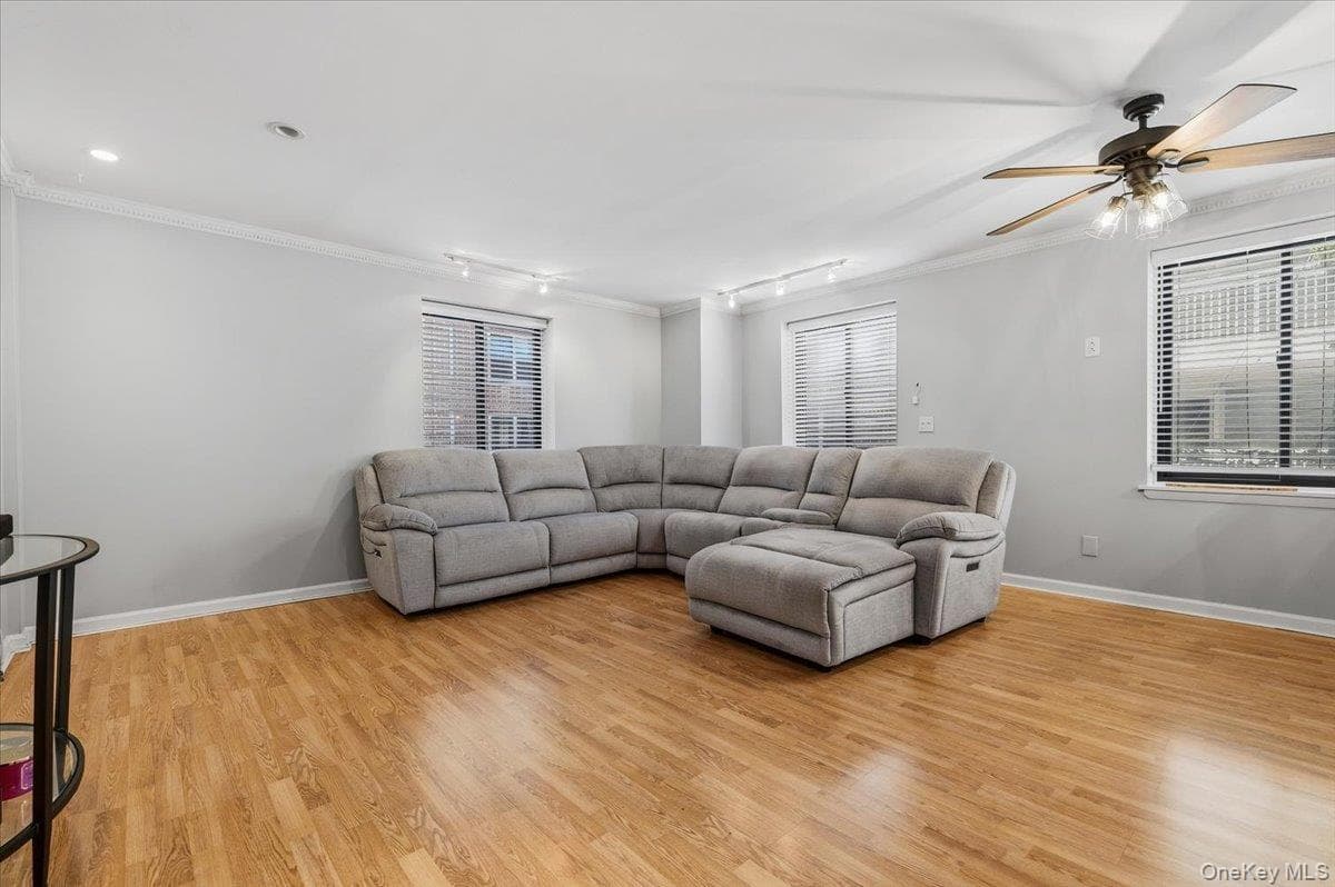 425 Shore Road Unit: 2D thumbnail 3