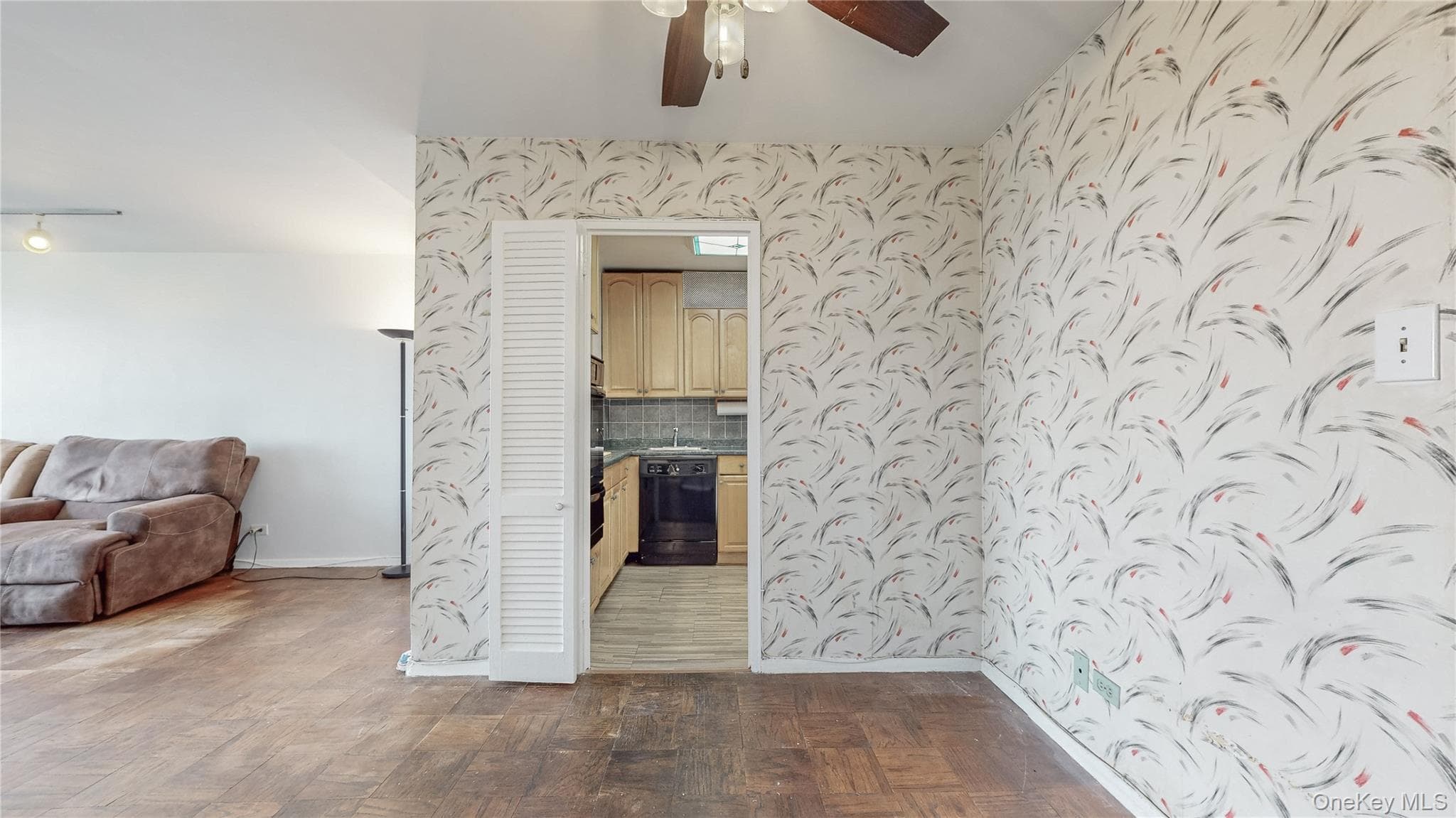 61-20 Grand Central Parkway Pkwy Unit: A704 thumbnail 4