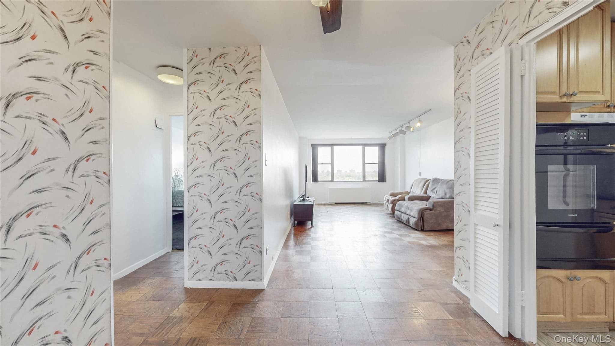 61-20 Grand Central Parkway Pkwy Unit: A704 thumbnail 2