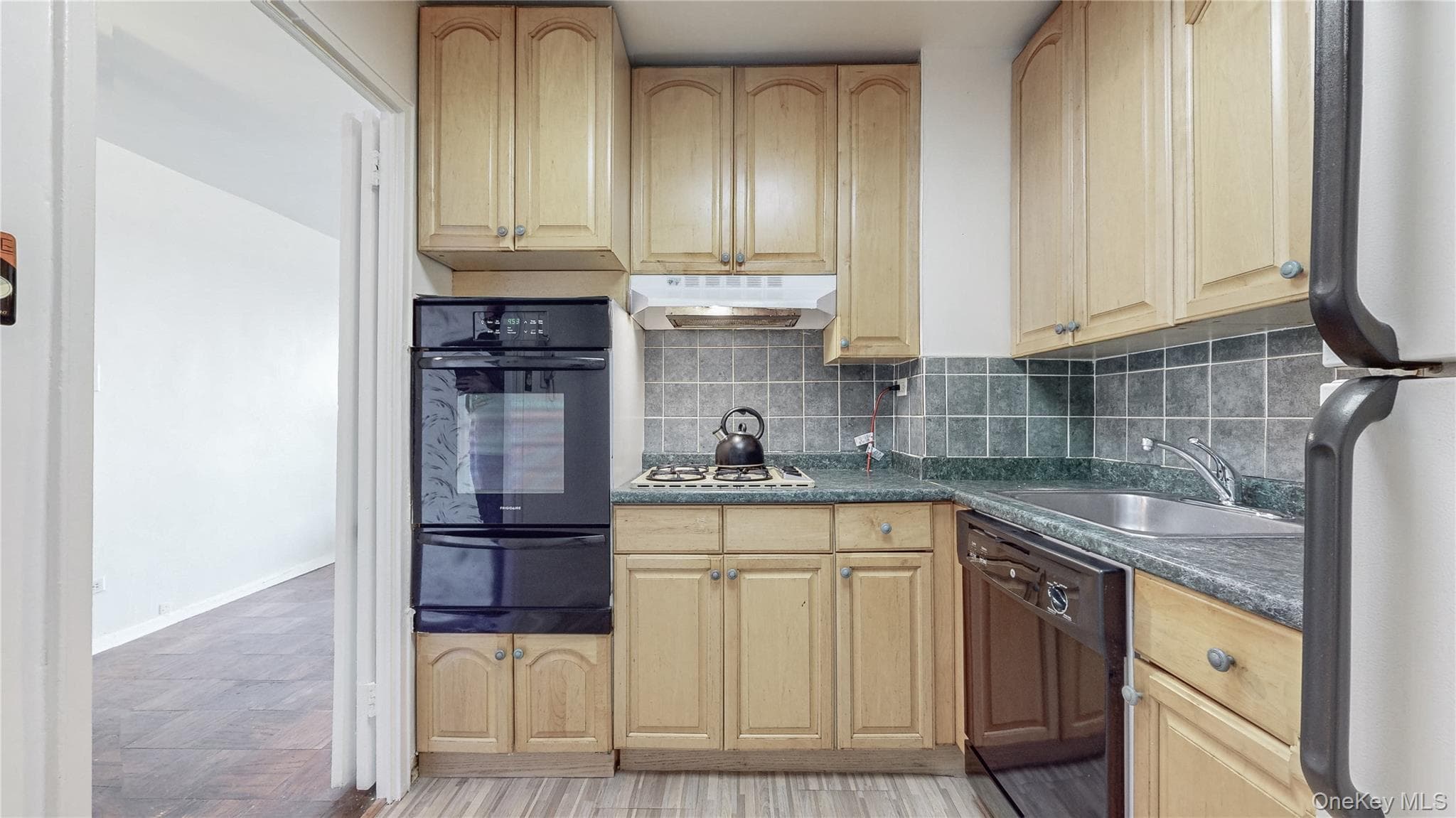 61-20 Grand Central Parkway Pkwy Unit: A704 thumbnail 7