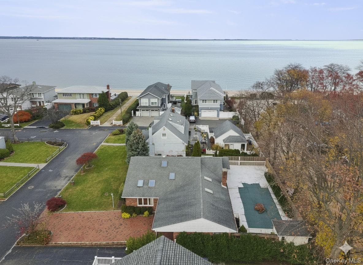 9 Oak Shore Drive photo 1
