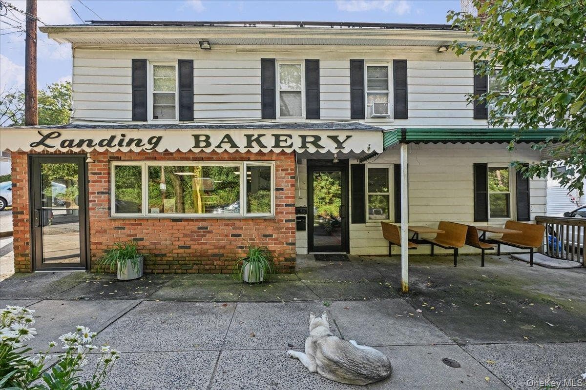 147 Landing Road, Glen Cove