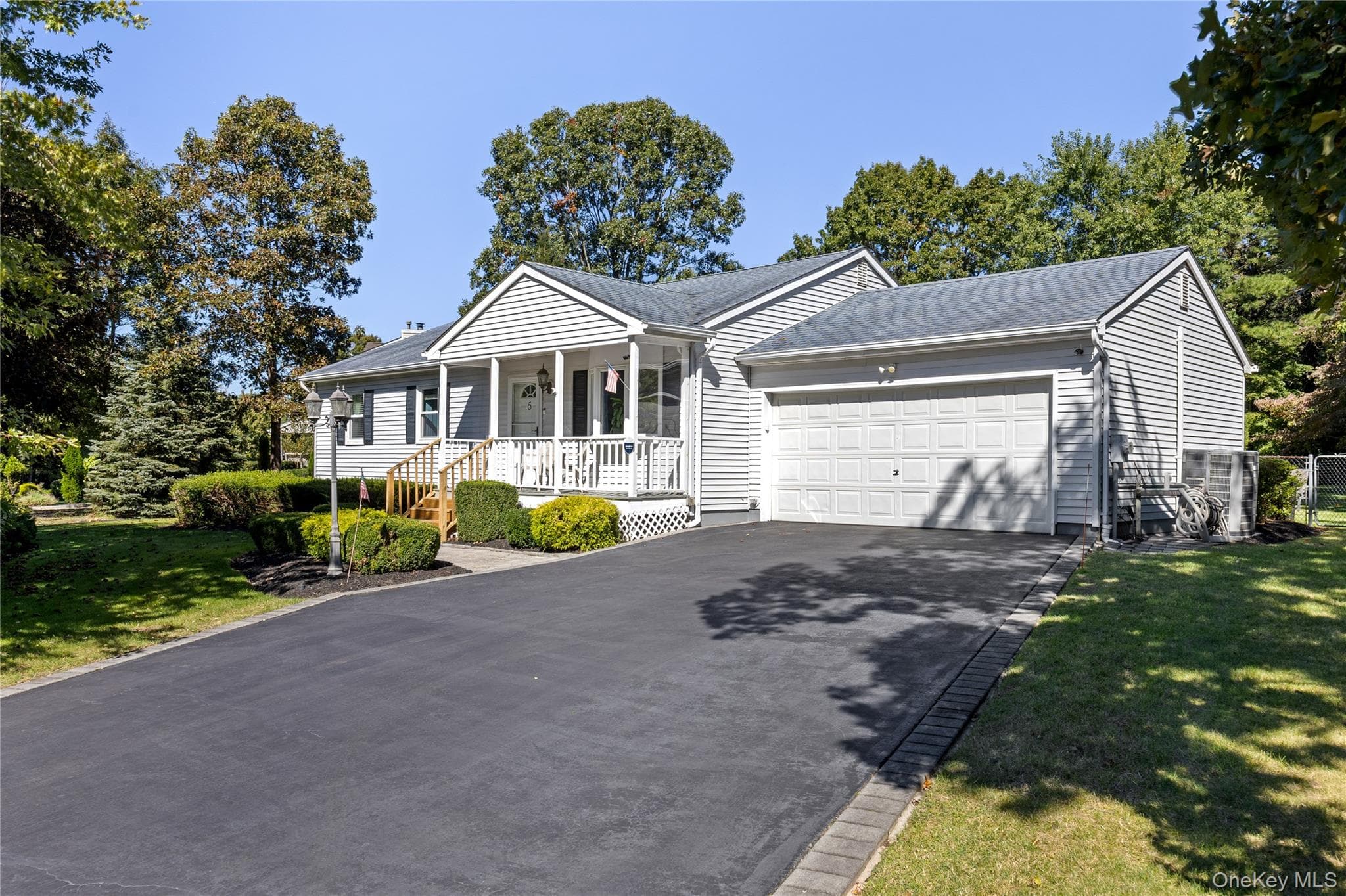 5 Heather Court, Middle Island