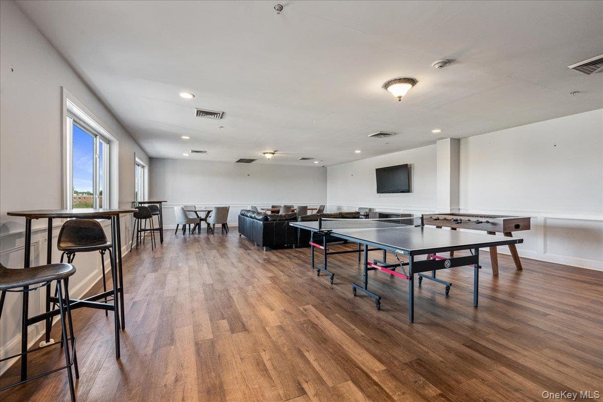 130 Post Avenue Unit: 324 thumbnail 12