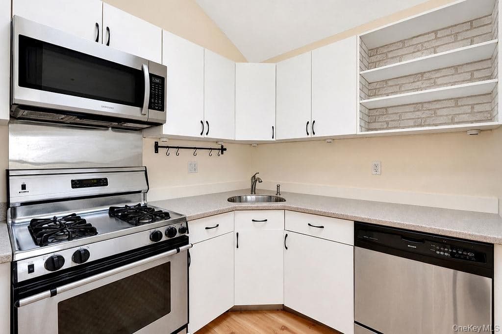 150-07 95th Street Unit: 3 thumbnail 6