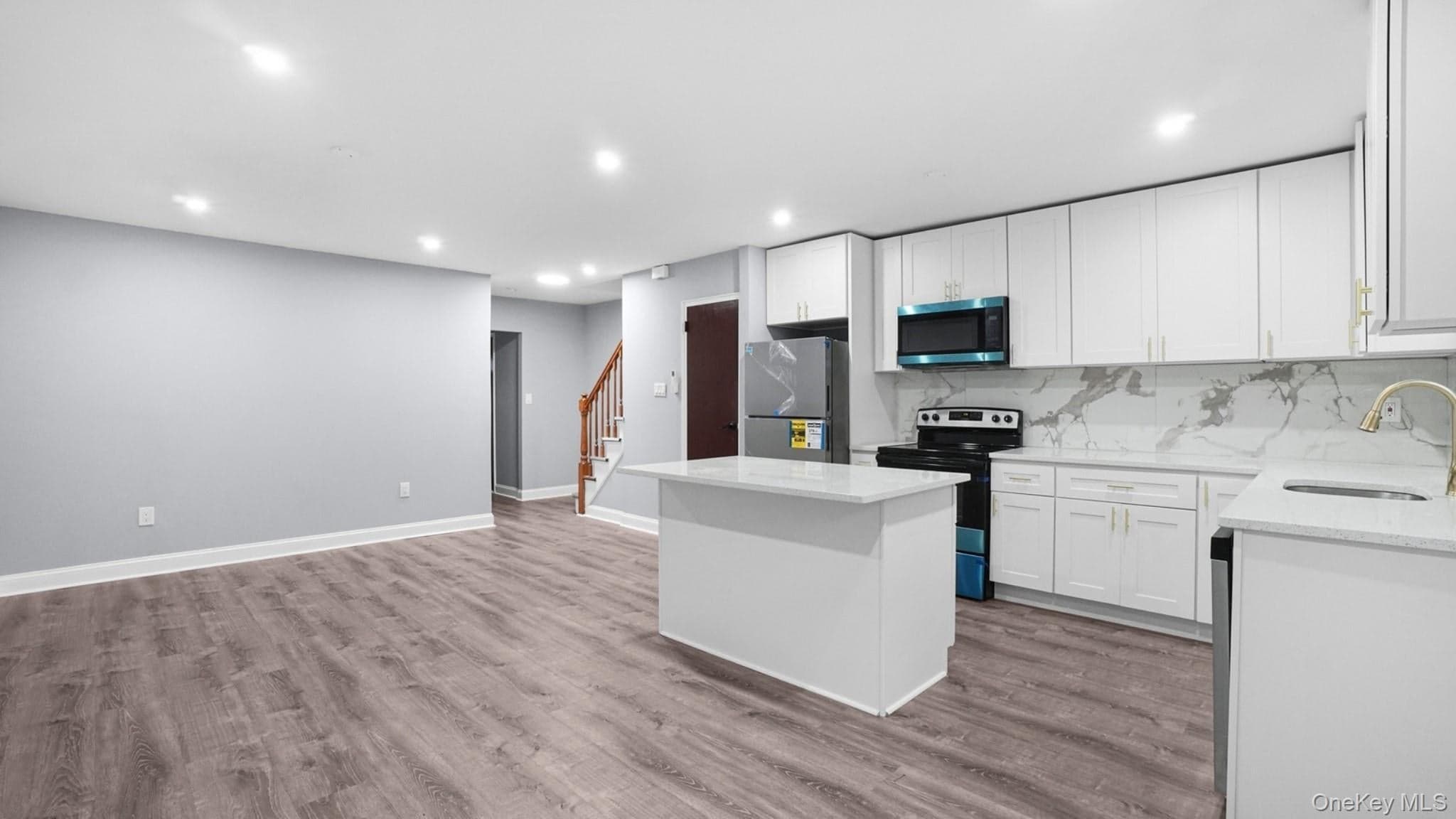 806 E 227th Street thumbnail 12