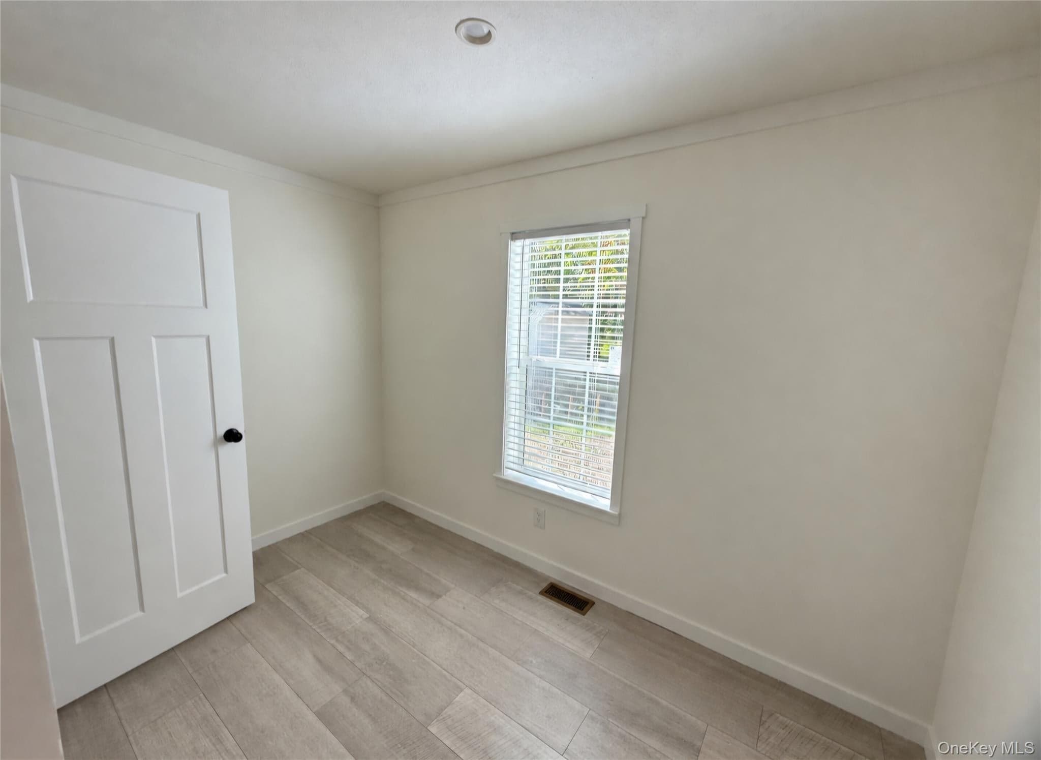 117 Forest Park (aka Hubert St) thumbnail 6