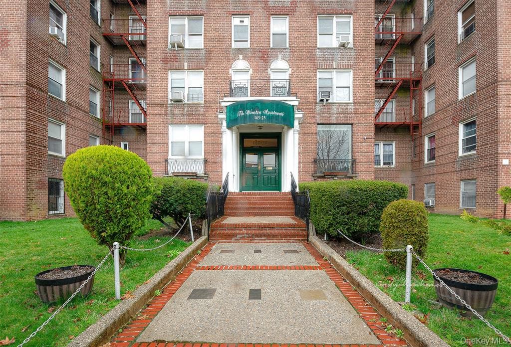 143-25 84th Drive Unit: 2E, Briarwood