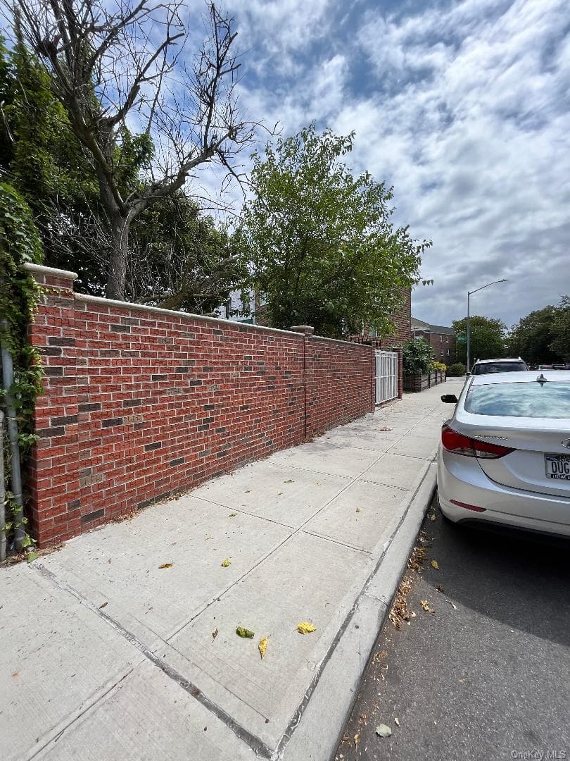 342 Bay 11th Street thumbnail 4