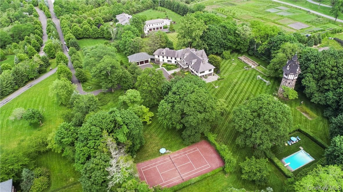 15 Sarosca Farm Lane, Purchase