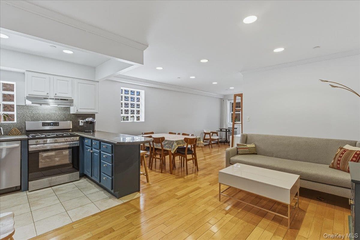 83-71 116th Street Unit: 4B thumbnail 3