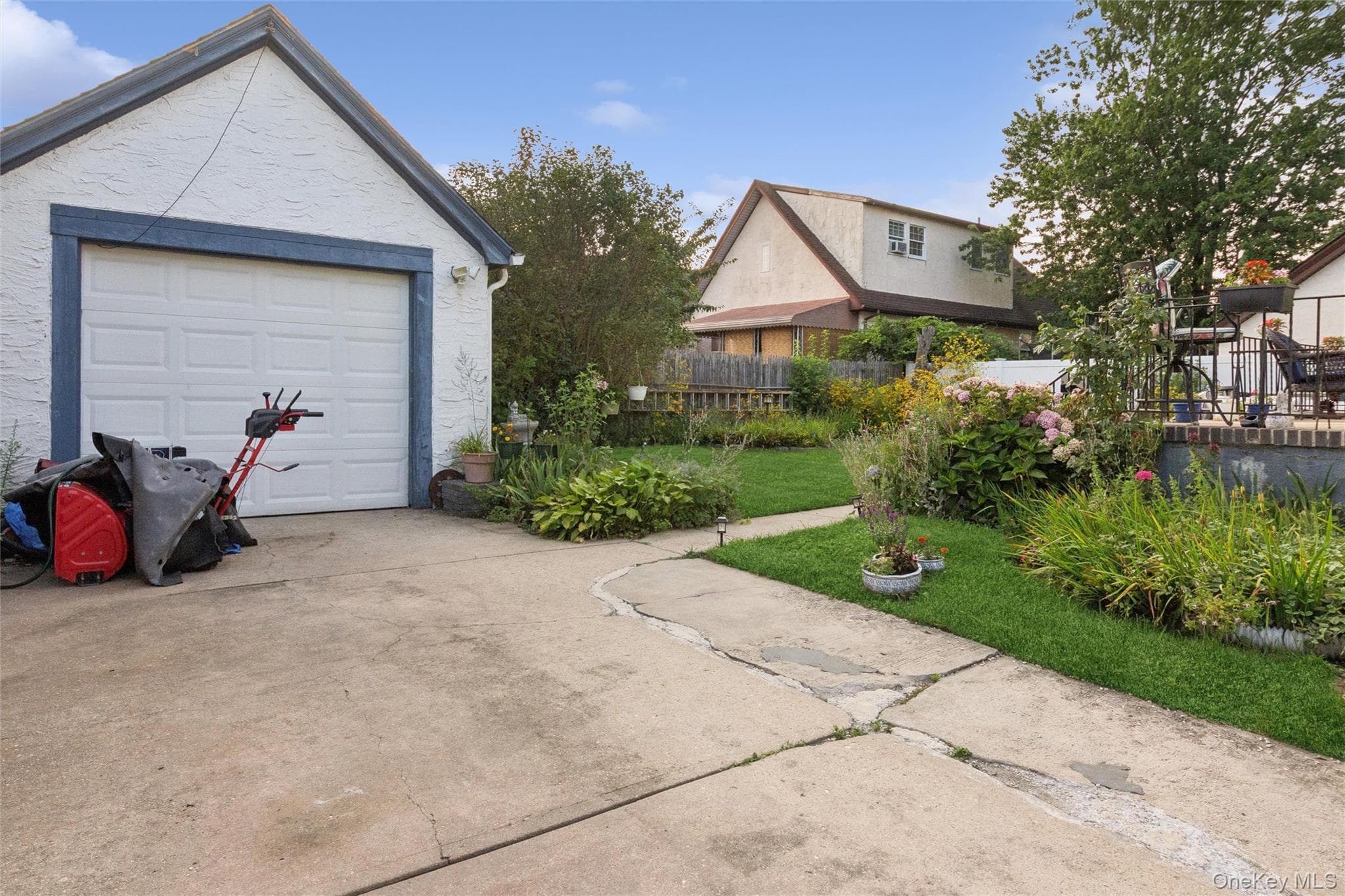 80 Dobson Avenue thumbnail 4