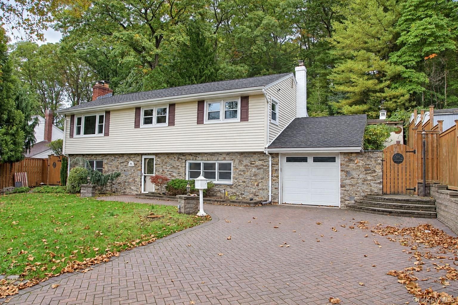 86 Iceland Drive thumbnail 2
