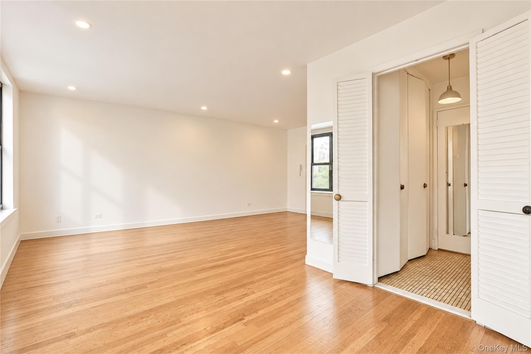 35-20 Leverich Street Unit: C344 thumbnail 24