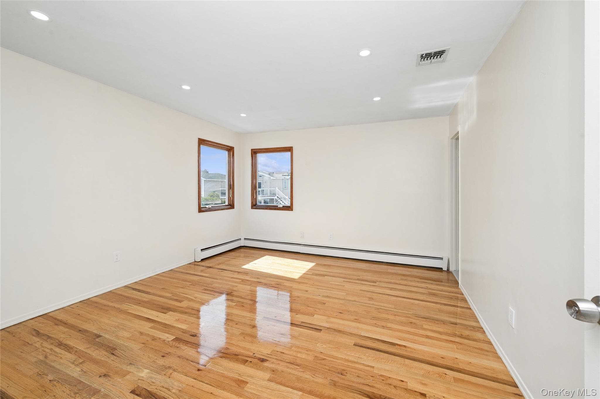 2625 Riverside Drive thumbnail 16