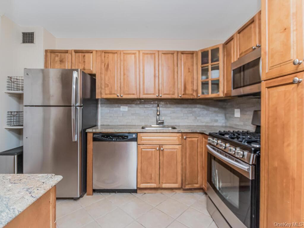 3935 Blackstone Avenue Unit: 8A, Bronx