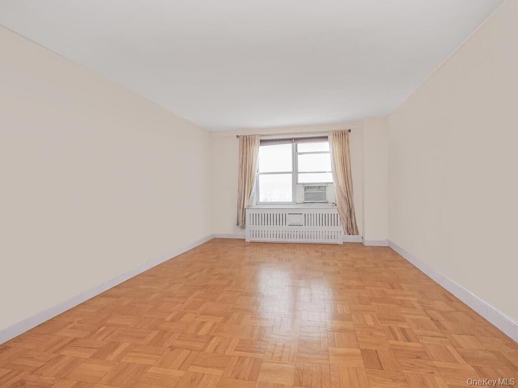 3935 Blackstone Avenue Unit: 8A thumbnail 4