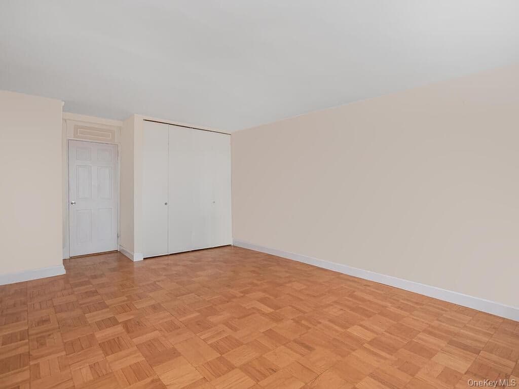 3935 Blackstone Avenue Unit: 8A thumbnail 7