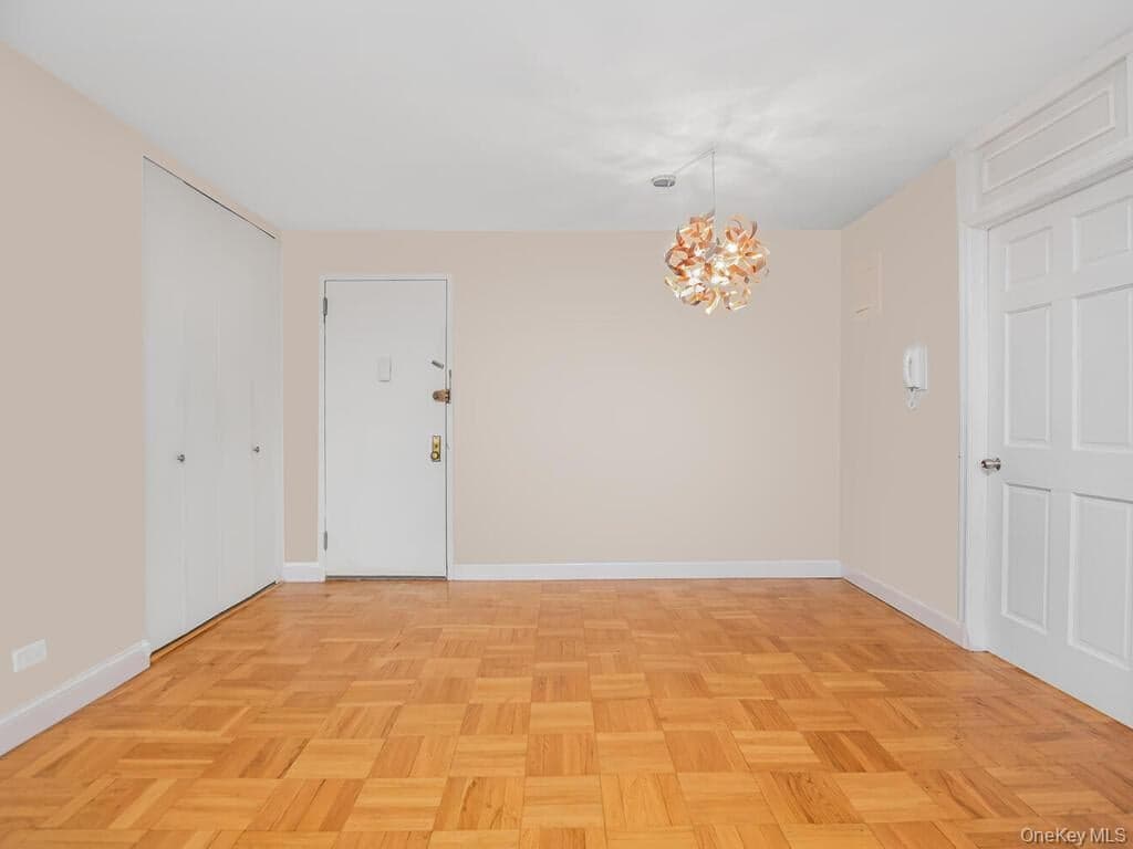 3935 Blackstone Avenue Unit: 8A thumbnail 6