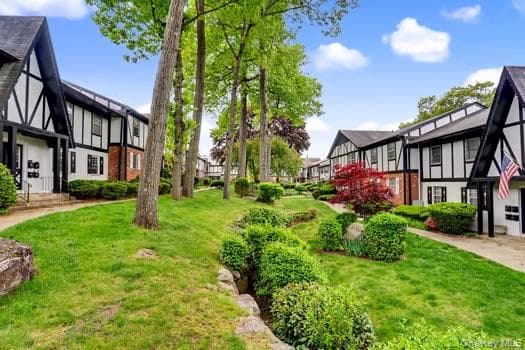 129 Parkside Drive, Suffern
