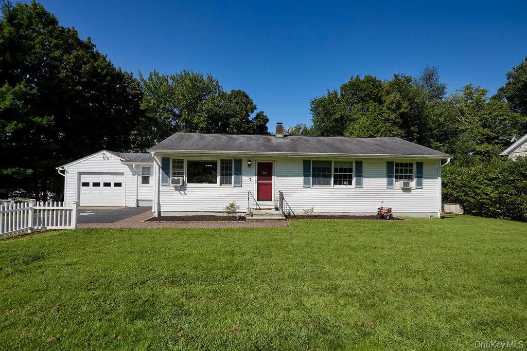 7 Pine Road photo 1