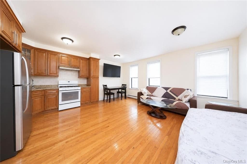 10 Bay Ridge Avenue thumbnail 12