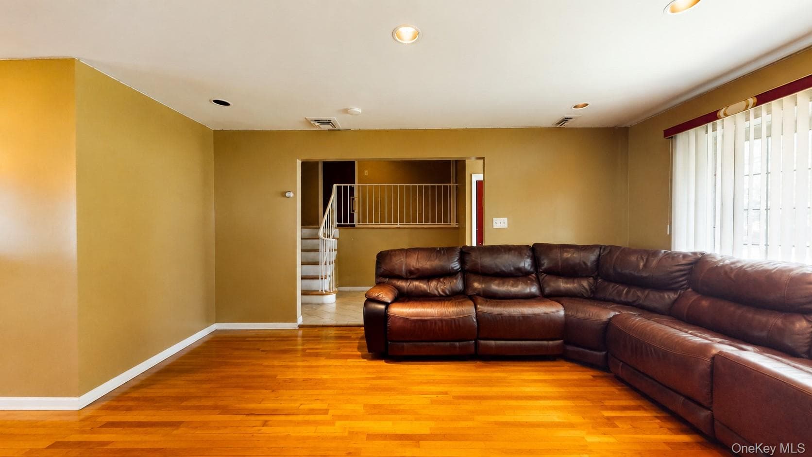 336 W Valley Stream Boulevard thumbnail 12