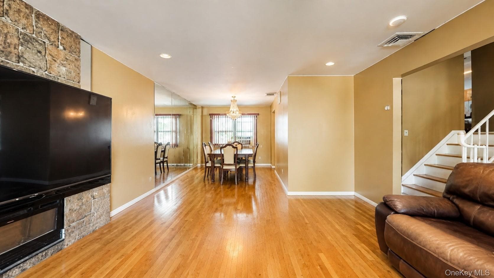 336 W Valley Stream Boulevard thumbnail 11