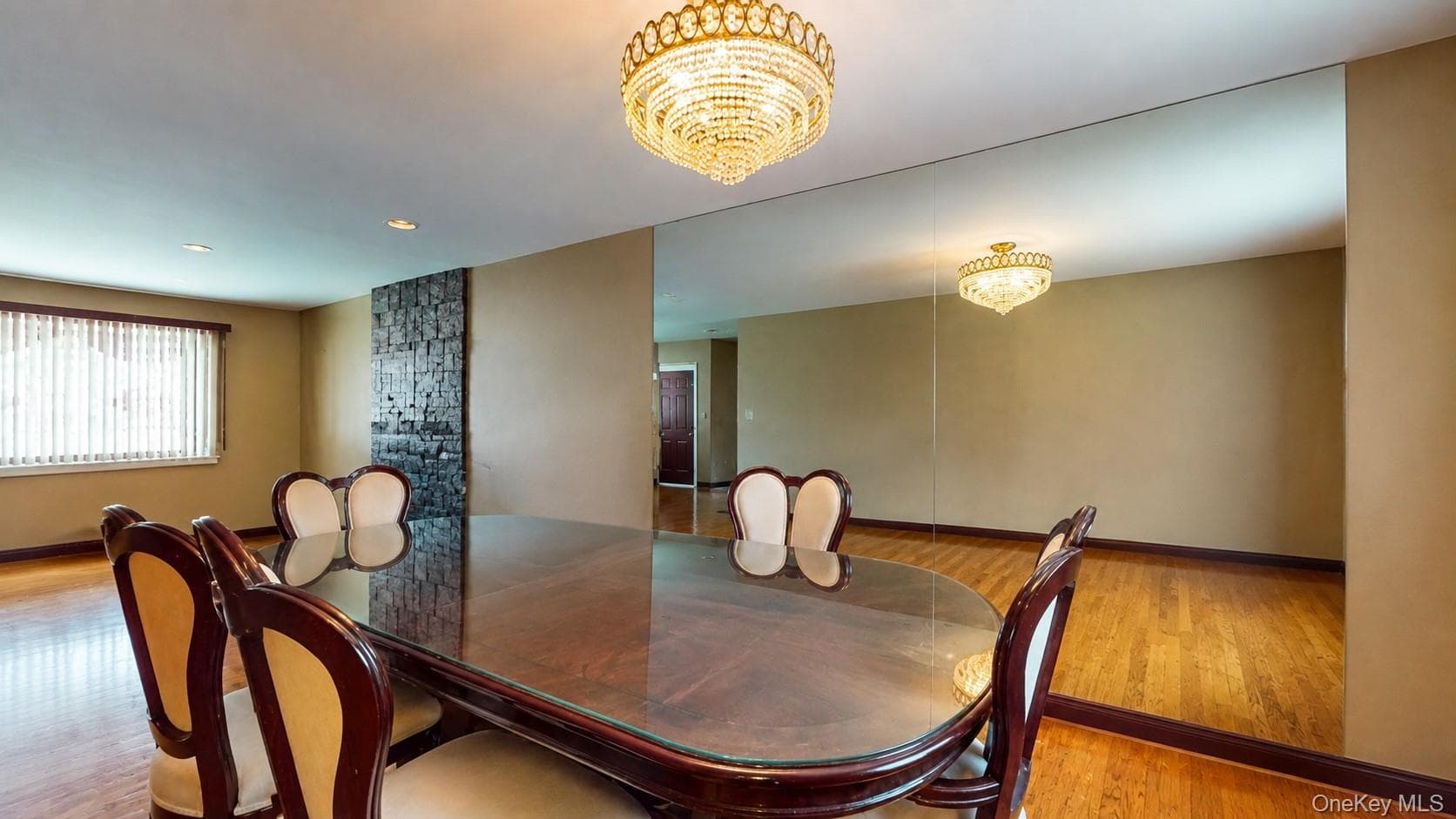 336 W Valley Stream Boulevard thumbnail 15