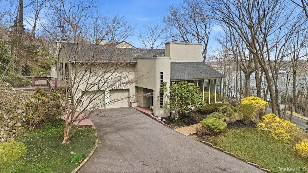 40 Idle Day Drive, Centerport