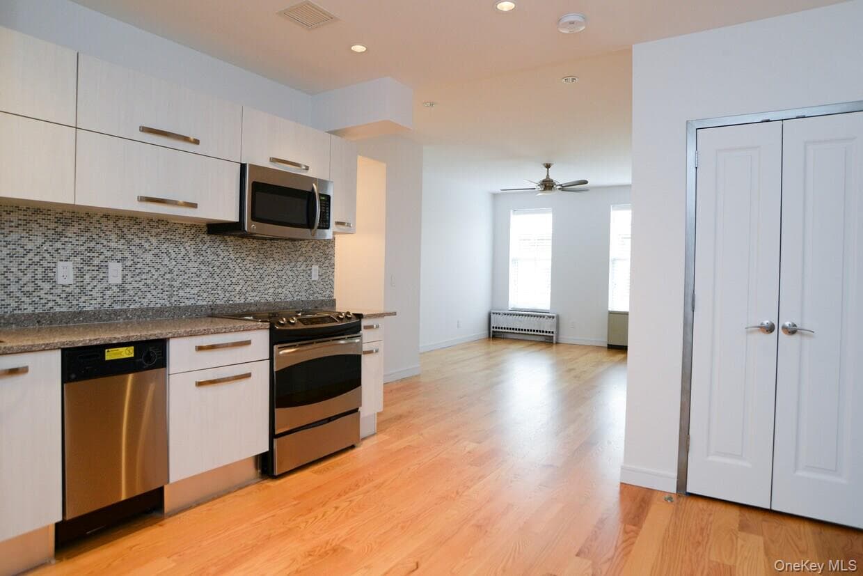 114 Greenpoint Avenue thumbnail 16